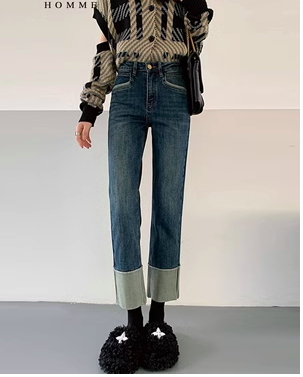 Cropped Jeans with folded legs